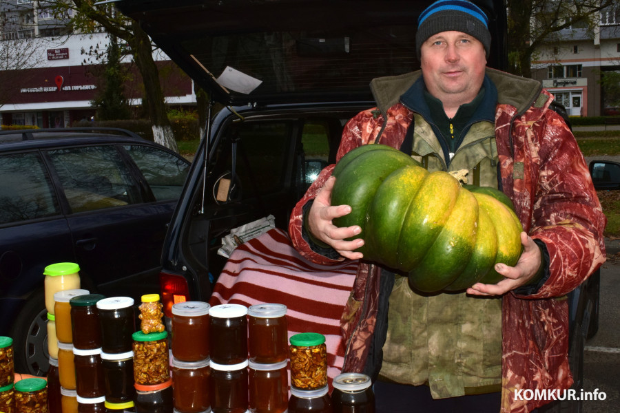 Бобруйск, 8 ноября 2025 года. Улица Горького. Сельскохозяйственная ярмарка «Золотая осень».