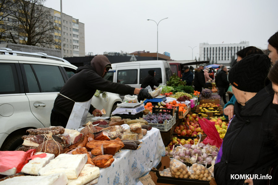 Бобруйск, 8 ноября 2025 года. Улица Горького. Сельскохозяйственная ярмарка «Золотая осень».