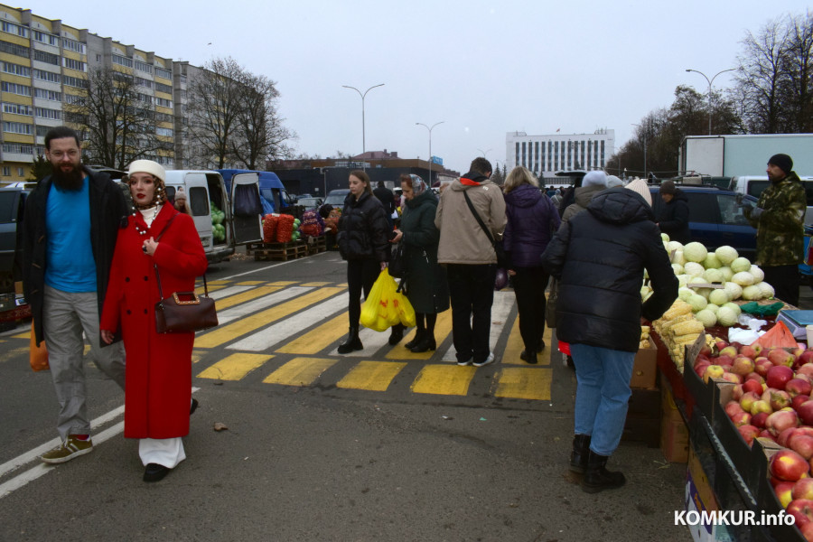 Бобруйск, 8 ноября 2025 года. Улица Горького. Сельскохозяйственная ярмарка «Золотая осень».