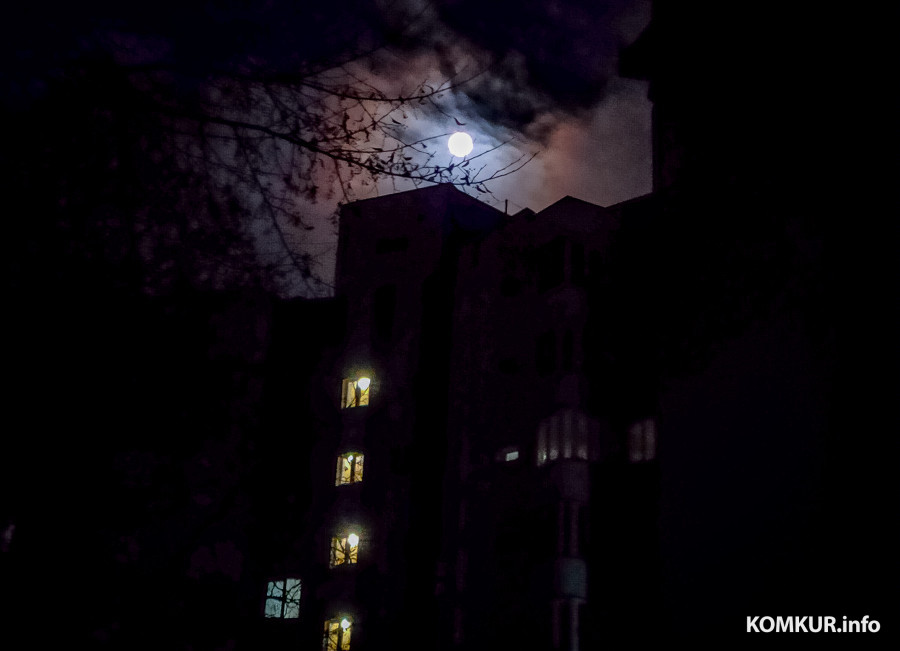 Бобруйск, 05.11.2025. Советская улица. Ноябрьская Луна в перигее