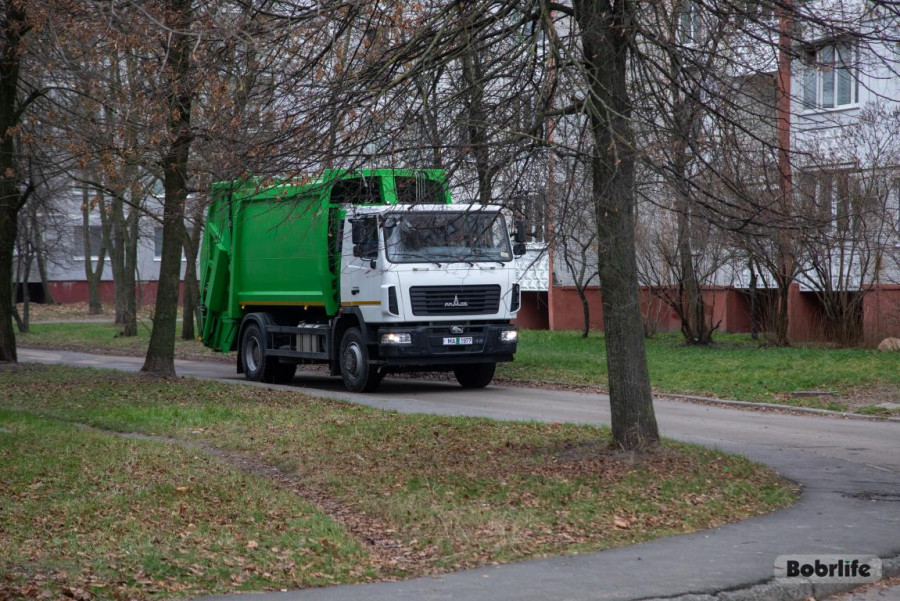 В автопарк ОАО «Спецавтопредприятие» прибыли три новых мусоровоза. Фото: bobrlife.by.