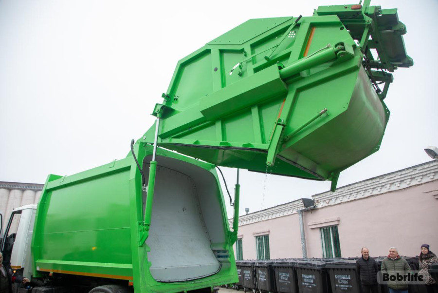 В автопарк ОАО «Спецавтопредприятие» прибыли три новых мусоровоза. Фото: bobrlife.by.