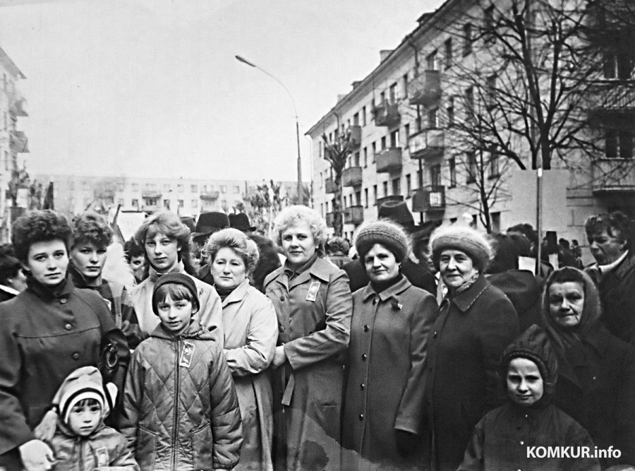 Начало 80-х. Бобруйск, улица Островского. Инженерно-технические работники Бобруйского машиностроительного завода им. В.И.Ленина