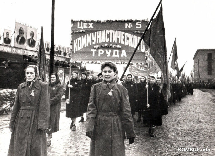 Предположительно конец 50-х годов. Октябрьская демонстрация в Бобруйске.
