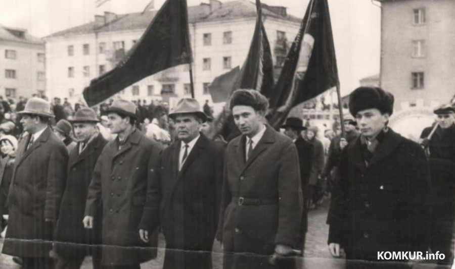 1968-1969 годы. Бобруйск. Администрация завода им. Ленина на демонстрации.