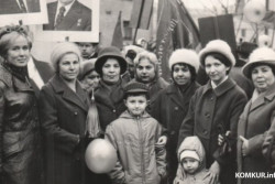 С оркестром по Минской и Лениным на пустыре. Как Бобруйск в 20 веке праздновал 7 ноября: листаем старые фото