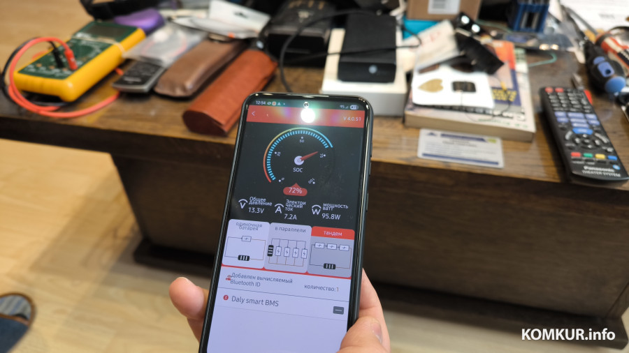 18.11.2025. Бобруйск, ул. Володарского. Юрий Савелюк установил домашнюю электростанцию на солнечных батареях.