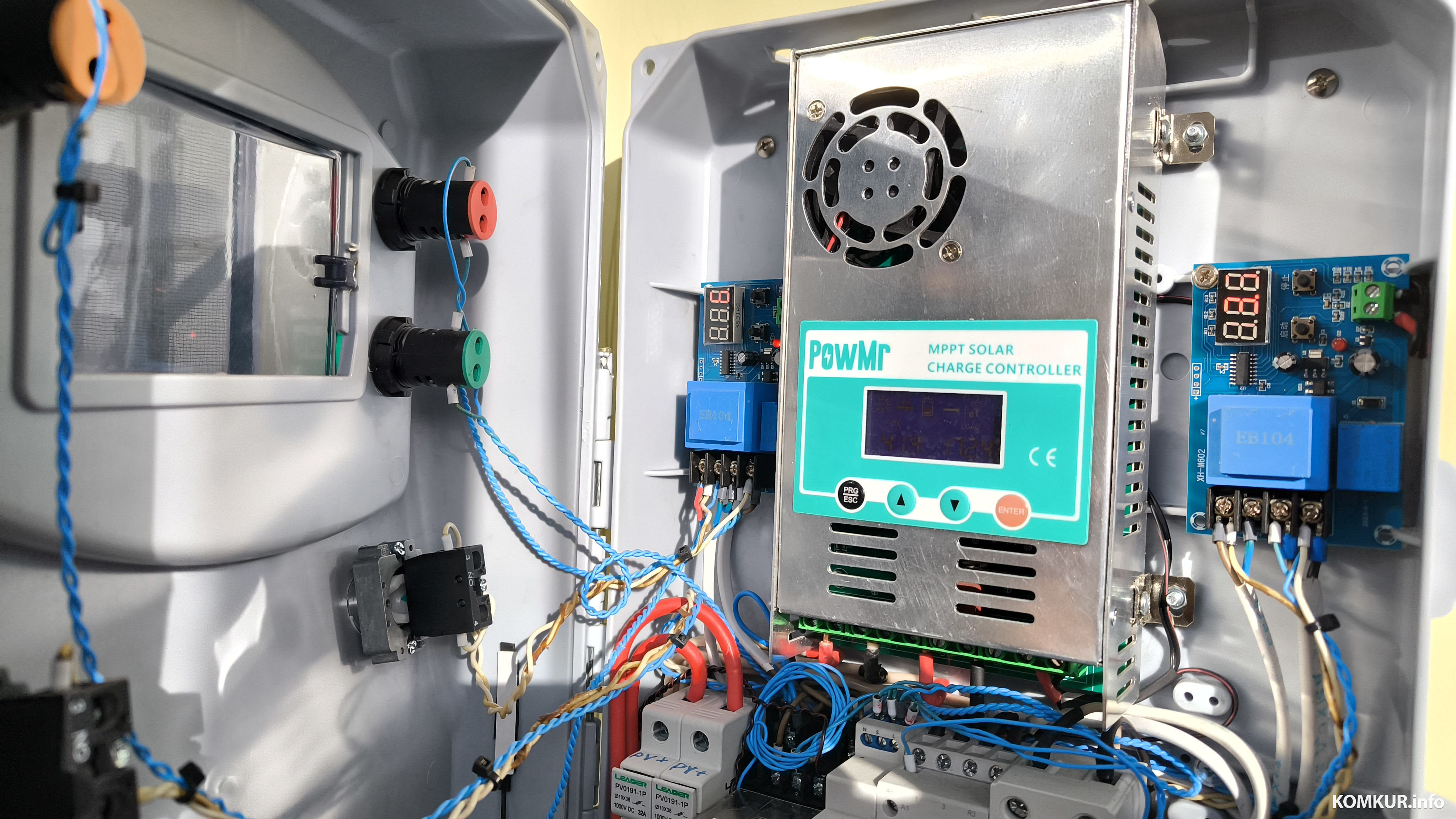 18.11.2025. Бобруйск, ул. Володарского. Юрий Савелюк установил домашнюю электростанцию на солнечных батареях.