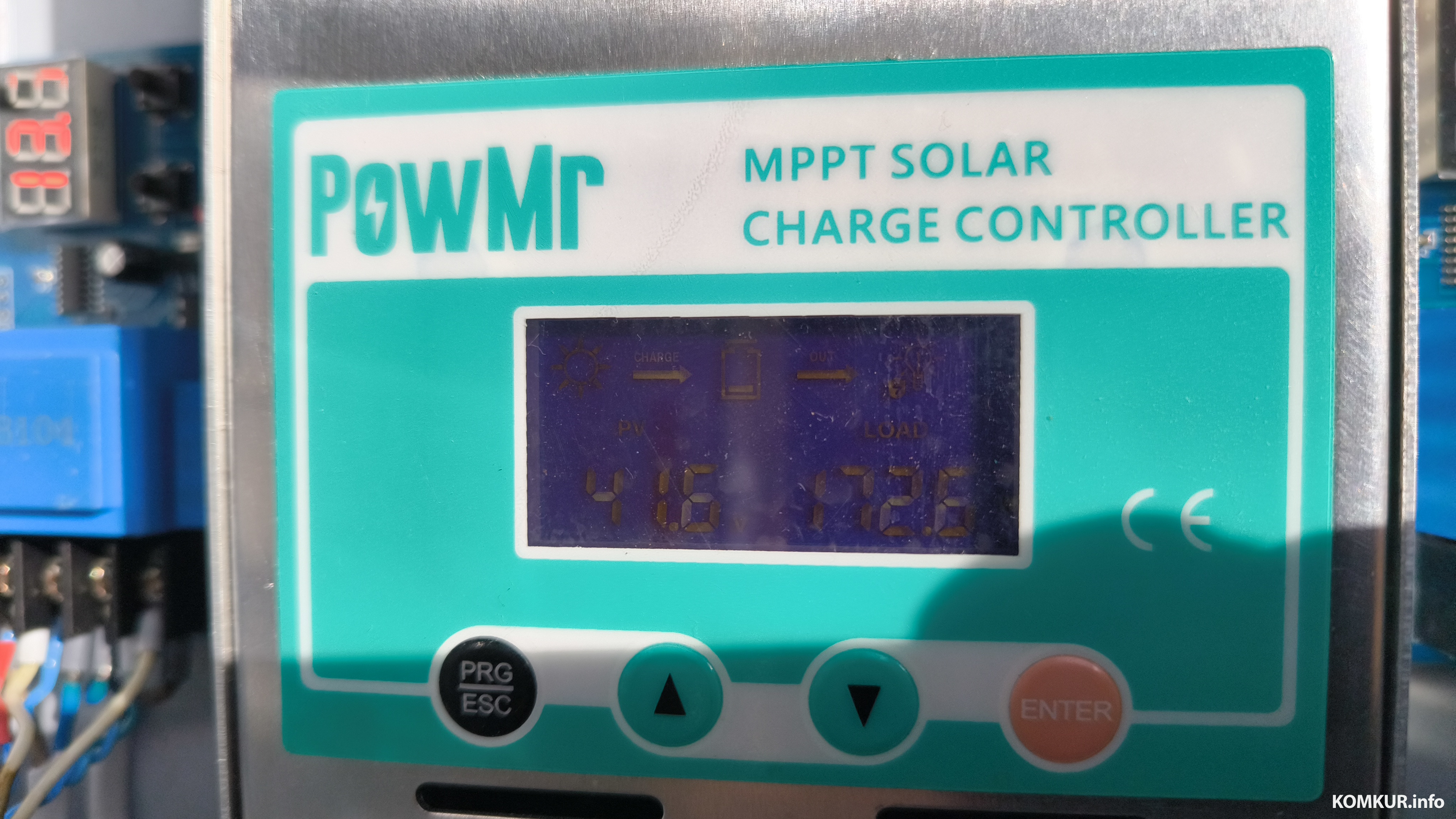 18.11.2025. Бобруйск, ул. Володарского. Юрий Савелюк установил домашнюю электростанцию на солнечных батареях.