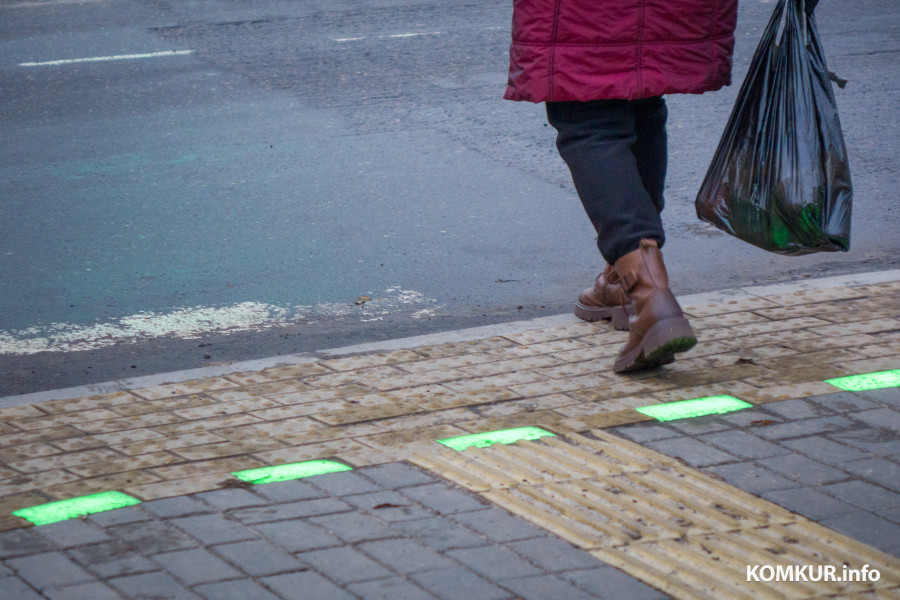 27.11.2025. Пролетарская улица, Ленинский район, Бобруйск. Напряженный городскй перекресток улиц Пролетарской и Октябрьской оборудовали светофорами