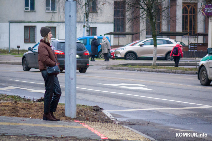 27.11.2025, Пролетарская улица, Ленинский район, Бобруйск. Напряженный городскй перекресток улиц Пролетарской и Октябрьской оборудовали светофорами