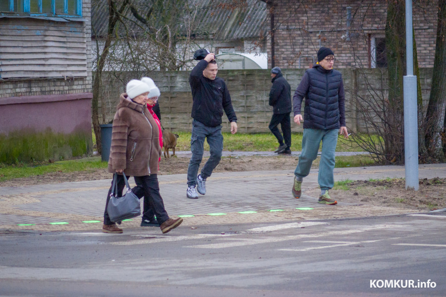 27.11.2025, Пролетарская улица, Ленинский район, Бобруйск. Напряженный городскй перекресток улиц Пролетарской и Октябрьской оборудовали светофорами