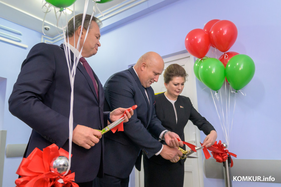 Ноябрь .2025. Открытие кабинета МРТ в Бобруйской центральной больнице . Красную ленточку перерезают начальник главного управления по здравоохранению Могилевского облисполкома Владимир Гацко, председатель Бобруйского исполнительного комитета Максим Гурин, председатель Бобруйского городского Совета депутатов Ирина Рынейская.