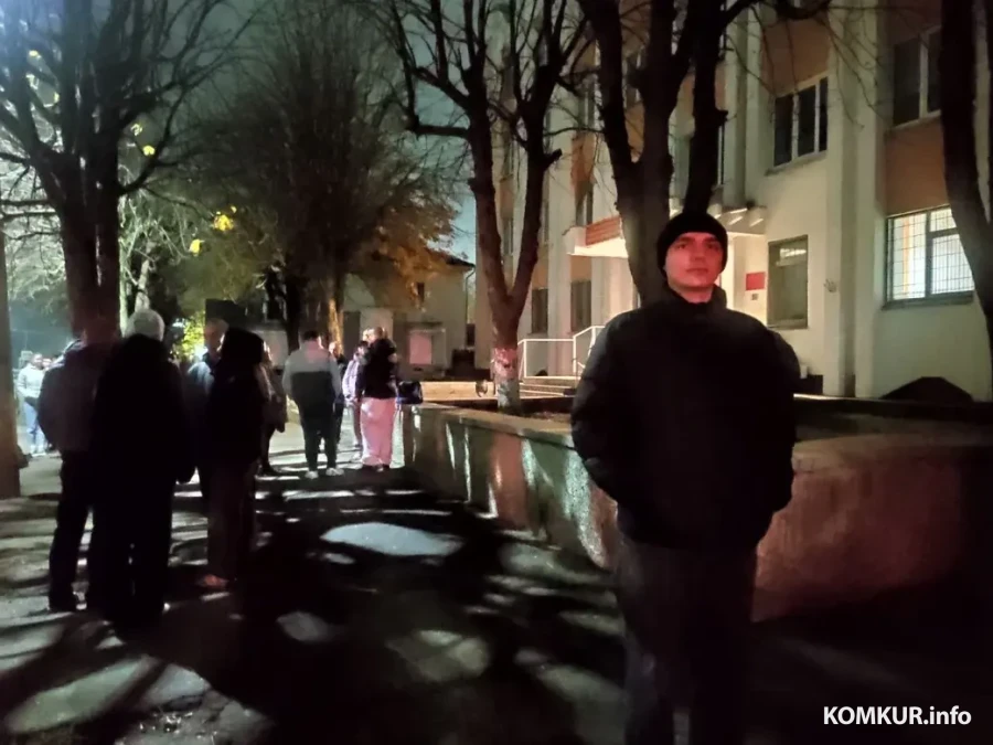 3.11.2025 год. Сын у военного комиссариата города Бобруйска.