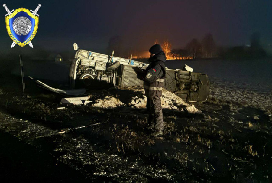 Автобус «Брест – Москва» опрокинулся в Толочинском районе: погибла женщина, 10 пассажиров госпитализированы (дополнено)