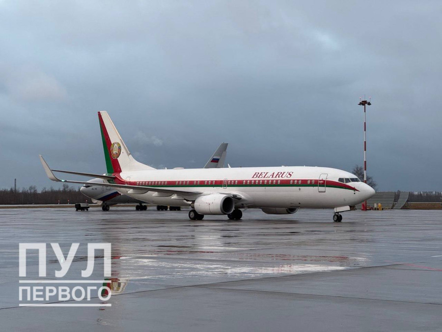 Лукашенко прибыл в Санкт-Петербург 