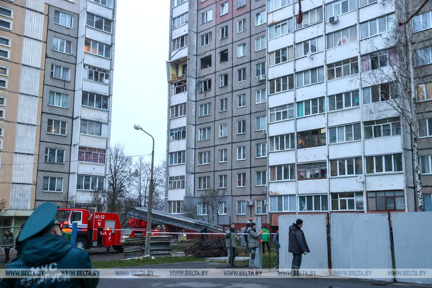 В Гомеле демонтируют верхние этажи пострадавшего подъезда дома