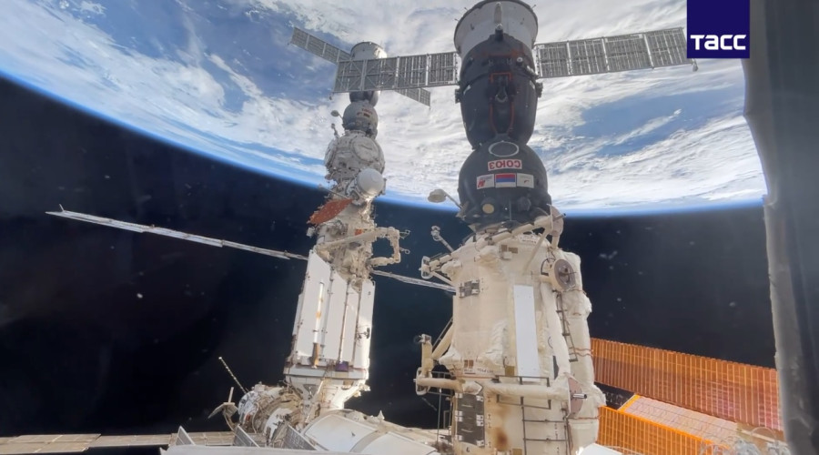 Впервые в истории человечества: сразу 8 космических кораблей пристыковались к МКС