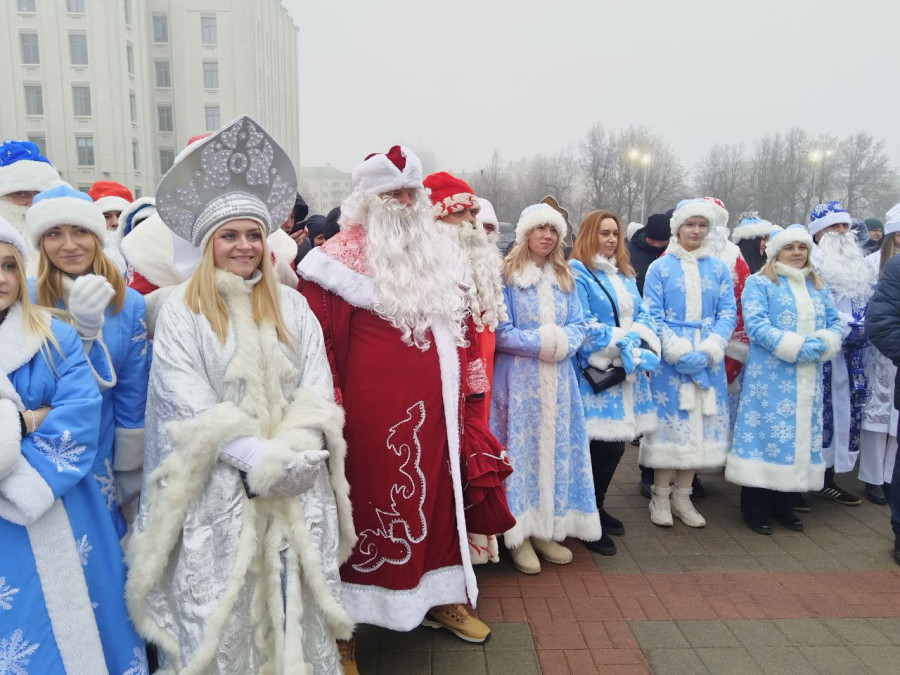 20 декабря 2025 года. Могилев. Новогодний автопарад «За рулем Дед Мороз».