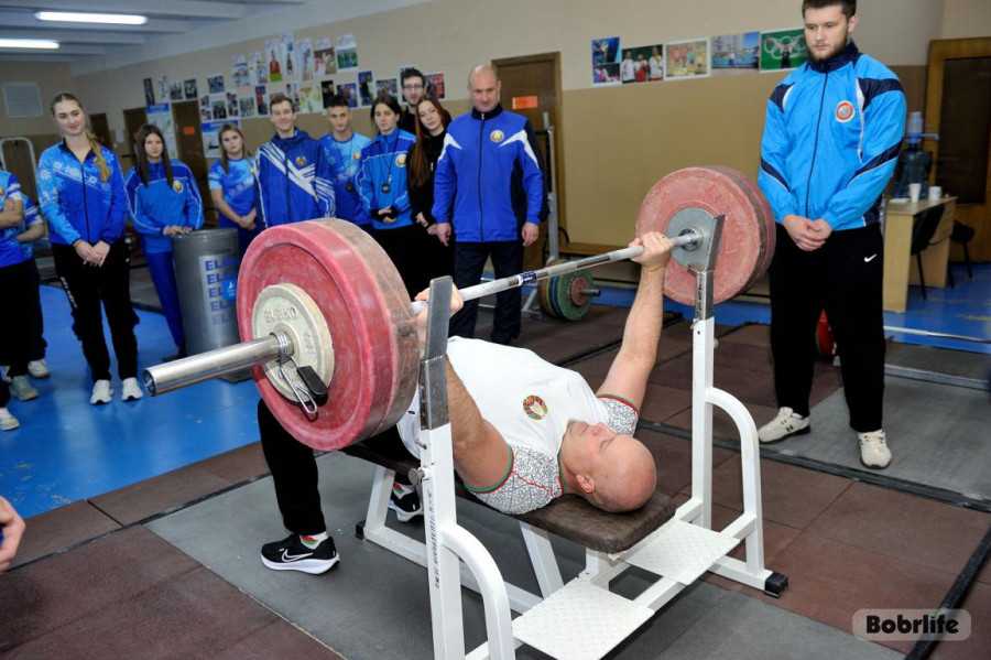 В преддверии праздников председатель Бобруйского горисполкома Максим Гурин в Бобруйском государственном училище олимпийского резерва. Фото: bobrlife.by.