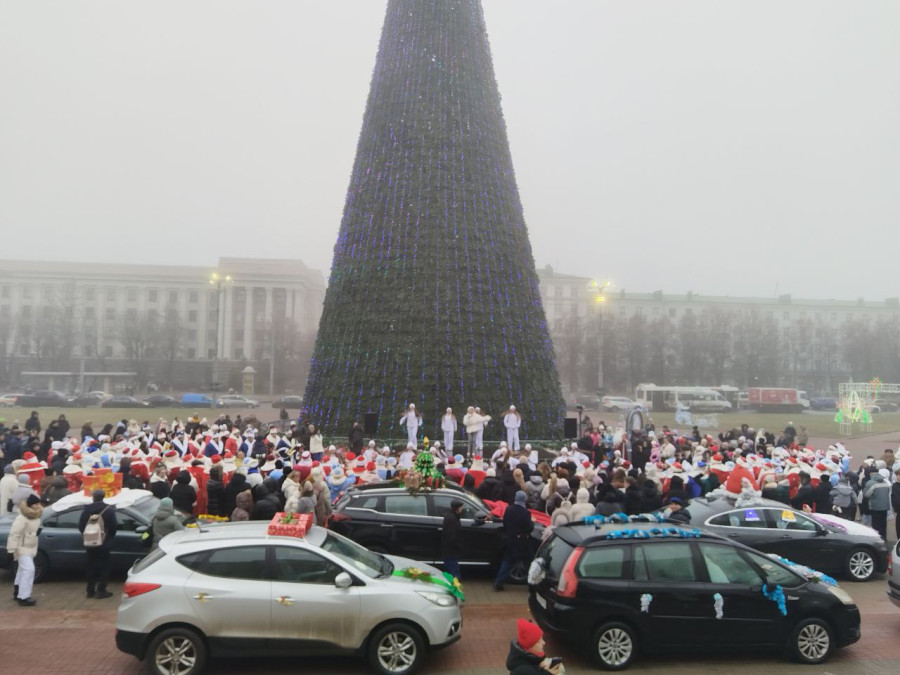 20 декабря 2025 года. Могилев. Новогодний автопарад «За рулем Дед Мороз».