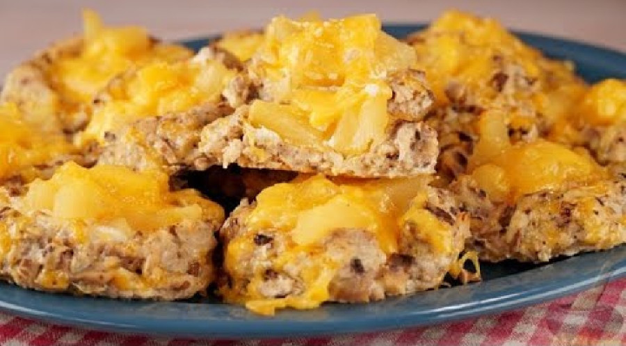 Куриные гнезда с ананасом и сыром.