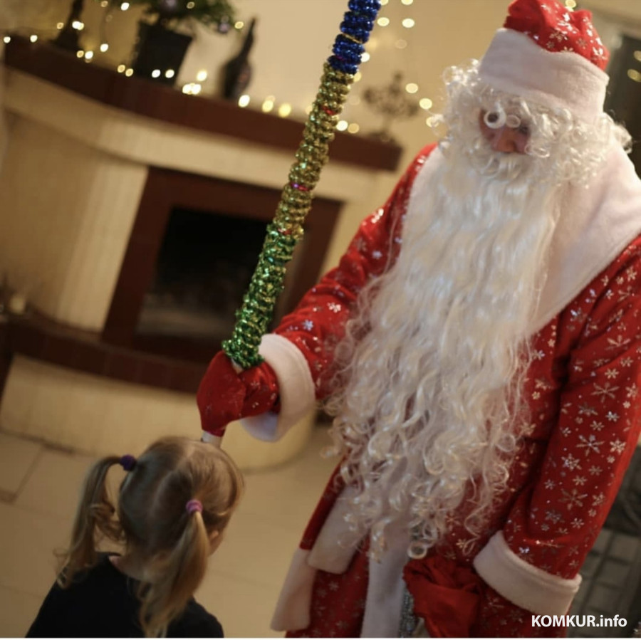 Декабрь 2015. Дед Мороз Петр Солодкий на сцене Дворца искусств.