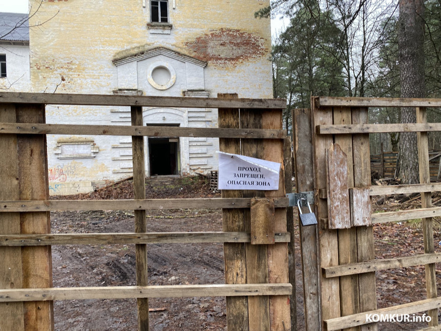 03.12.2025. Снос старой казармы в Киселевичах.