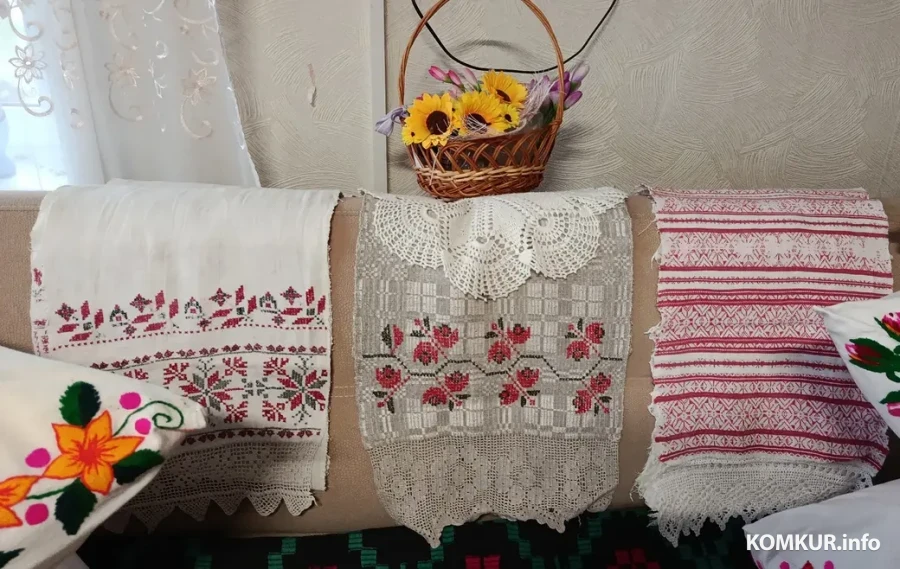 Снежань 2025 г. Старыя ручнікі, якія рабіла бабуля Галіны Васільеўны Гембіцкай.