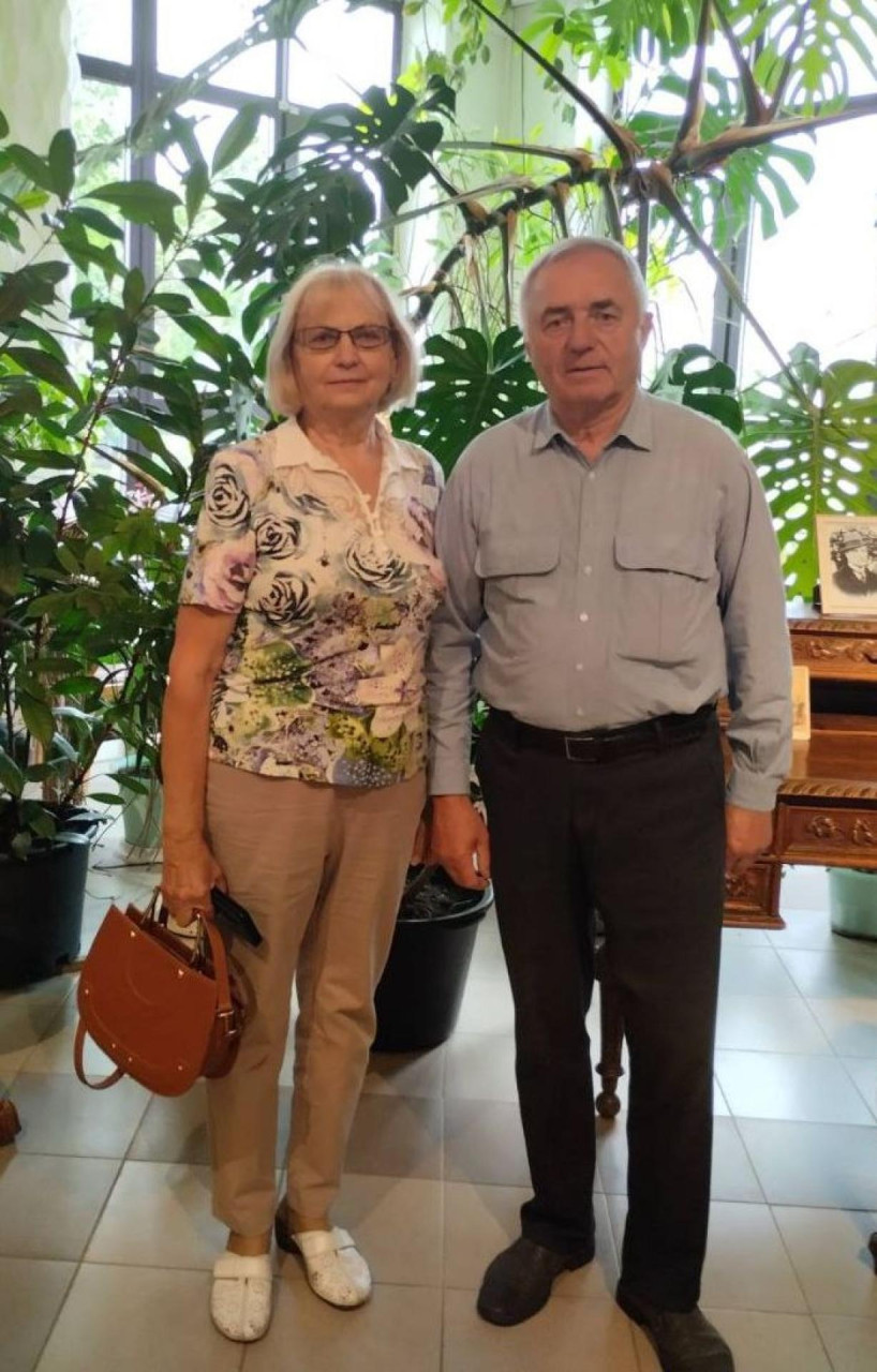 Именинница с мужем в краеведческом музее Кличева