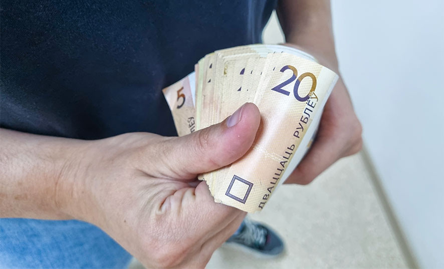 В Осиповичском районе частник не выплатил 65 работникам зарплату за август. Вмешалась прокуратура