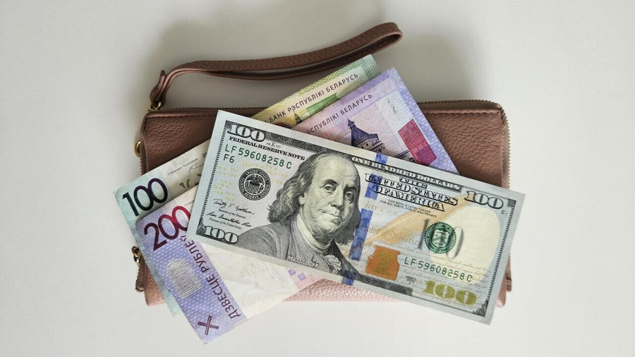 Почему укрепляется рубль и стоит ли избавляться от долларов: рассказал глава Нацбанка Беларуси