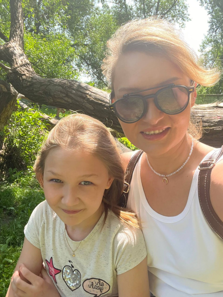 Анастасия Артемова с дочерью Настей сегодня.