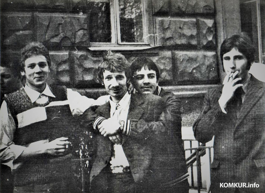 1975-й год, Могилев, у стен «Машинки». Слева – Виктор Поревой.