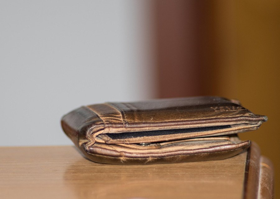 В Кировском районе на частном предприятии в два раза уменьшили выплаты: незаконную «оптимизацию» остановил профсоюз