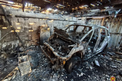 В Кировске сгорел гараж вместе с автомобилем. Причину пожара выяснили эксперты