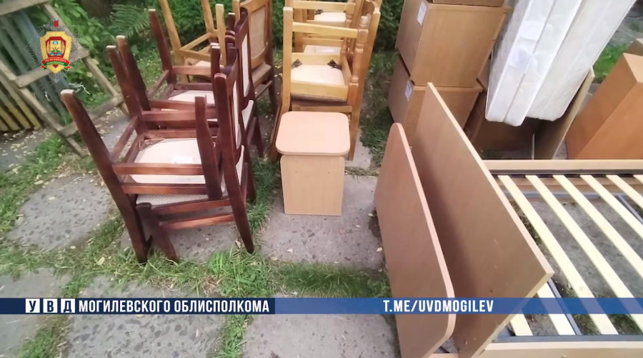 Студенты обойдутся? В Могилеве проректор и главбух одного из вузов присвоили мебель и технику, предназначенную для общежития