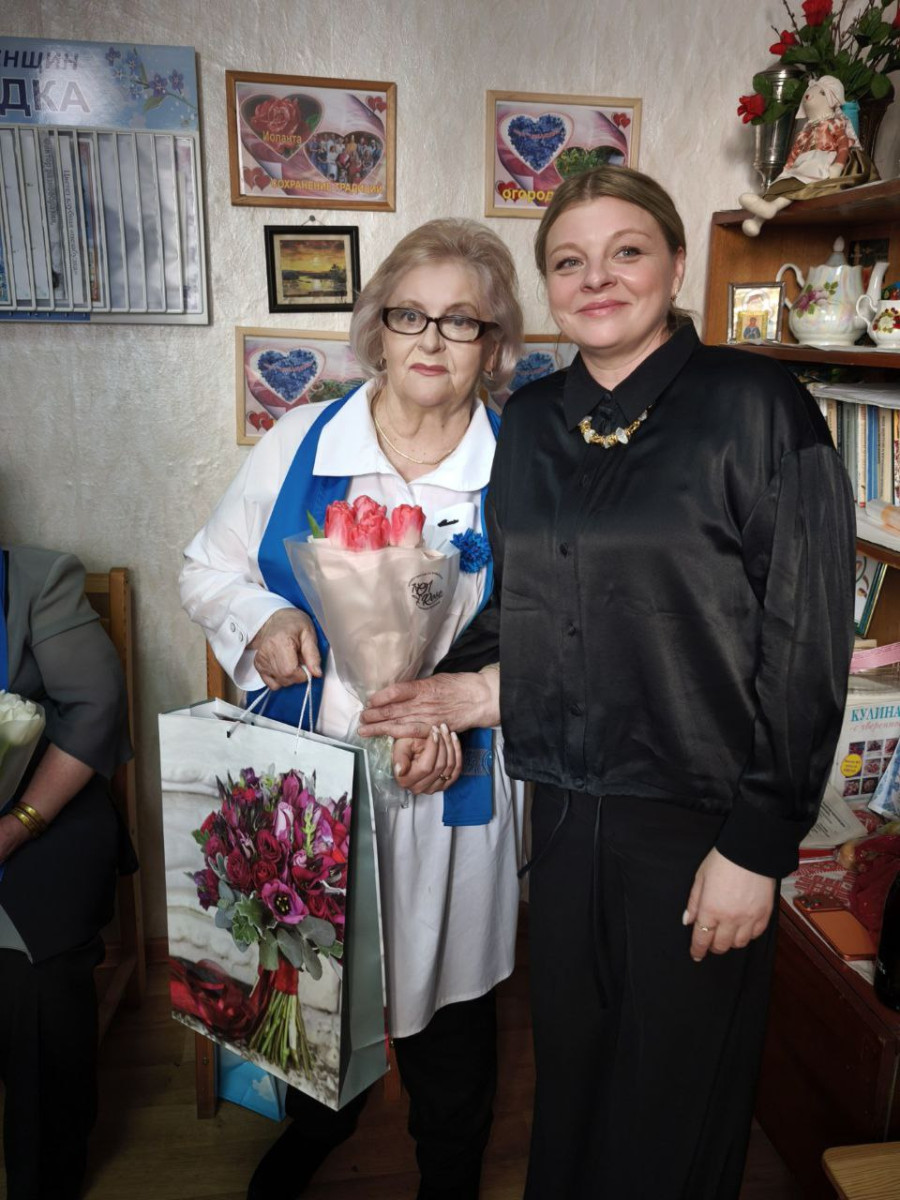 Наталья Николаевна Скороход (старожила клуба "Незабудка") и Алена Давыдова.