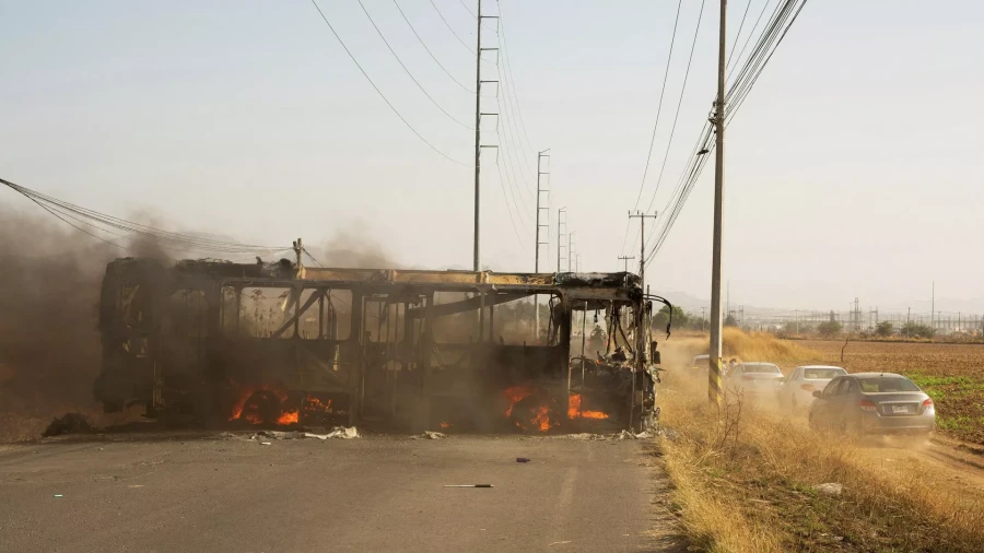 В Мексике массовые беспорядки из-за слухов о ликвидации главы наркокартеля