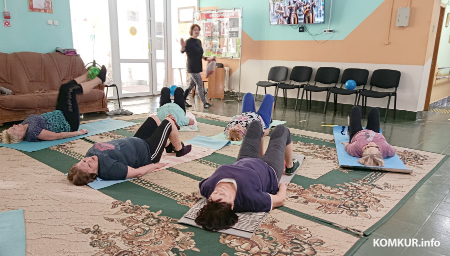 Февраль 2026 г. На занятиях фитнес-кружка в отделении дневного пребывания для граждан пожилого возраста Глусского РЦСОН.