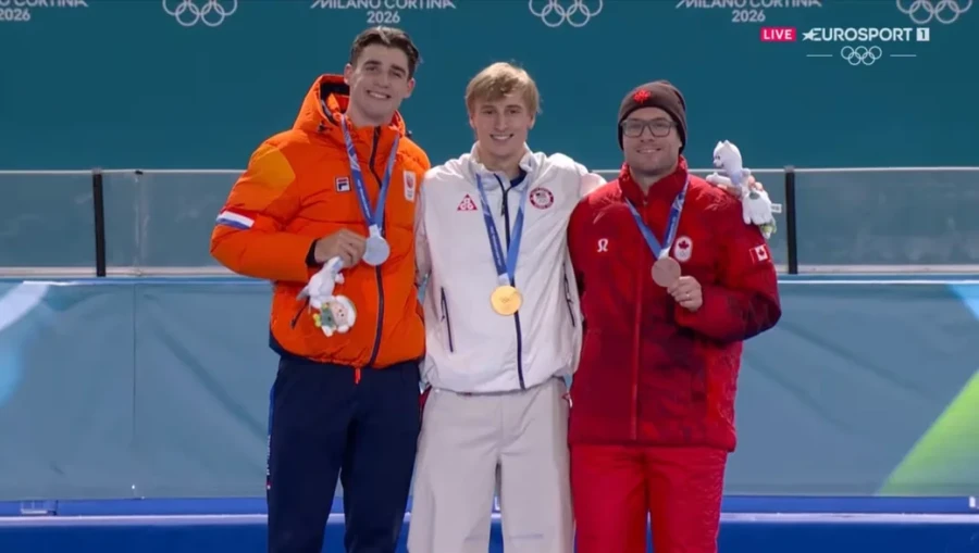 14.02.2026, Олимпийские игры. Трио побивших прежний рекорд: Йенинг де Бу (Нидерланды), Джордан Штольц (США), Лоран Дюбрэ (Канада)