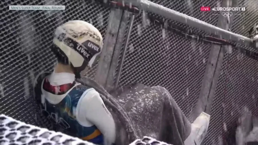 16.02.2026, Олимпийские игры. Кацпер Томасяк (Польша) под снегом