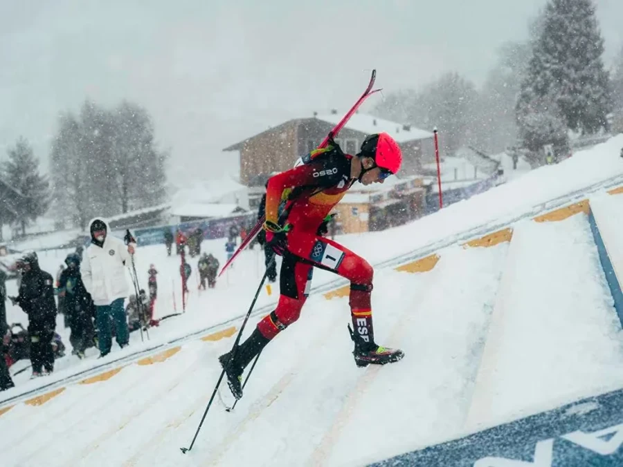 19.02.2026, Олимпийские игры. Ориоль Кардона Колл без лыж (так тоже надо). Фото Planetmountain