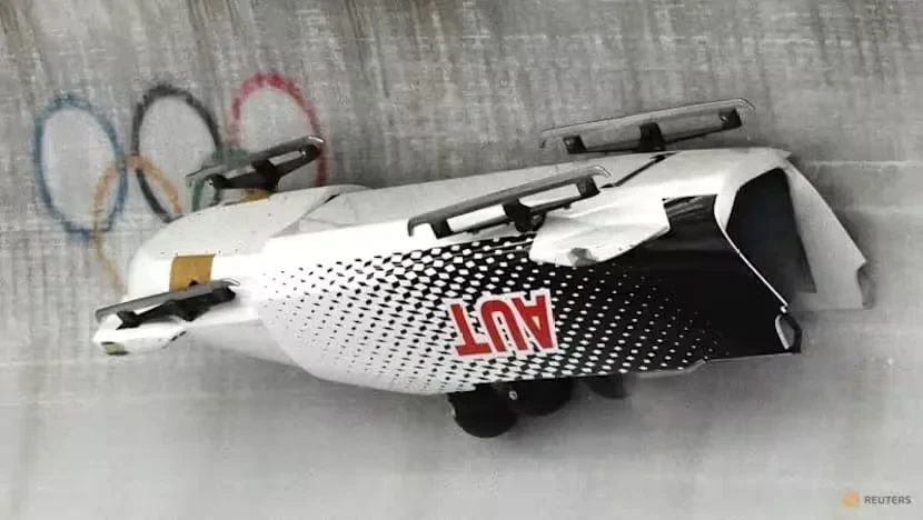 21.02.2026, Олимпийские игры. Авария австрийских бобслеистов