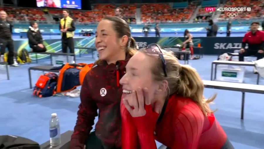 20.02.2026, Олимпийские игры. Валери Мальтэ (Канада) и Рагне Виклунд (Норвегия) ждут., что им достанется