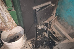 Труп 60-летнего мужчины нашли в жилом доме в Кировске