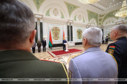 Лукашенко: все люди в погонах должны сдать экзамен на профпригодность