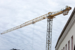 В Кировском районе строитель упал с высоты и получил тяжелые травмы. Судили прораба-бобруйчанина, не проследившего за соблюдением техники безопасности 