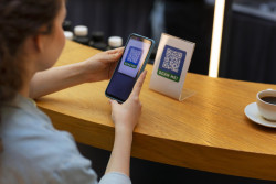 Когда в магазинах Беларуси можно будет расплачиваться при помощи QR-кодов? Спойлер: уже в 2026 году