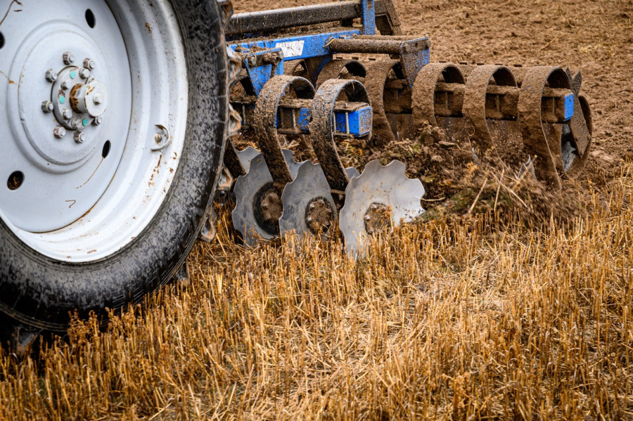 Казахстан введет дополнительный утильсбор на сельхозтехнику из Беларуси и России